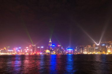 Kowloon, Hong Kong - 9 Ocak 2010: A Symphony of Lights, Hong Kong 'da günlük ışık ve ses programı. Dünyanın en büyük ışık ve ses şovu..