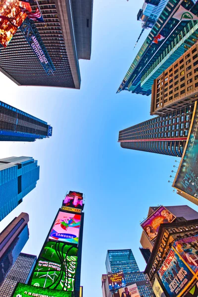 美国纽约 2010年7月8日 时代广场 以百老汇剧场和大量Led标志为特色 是纽约市和美国在纽约市曼哈顿的象征 — 图库照片