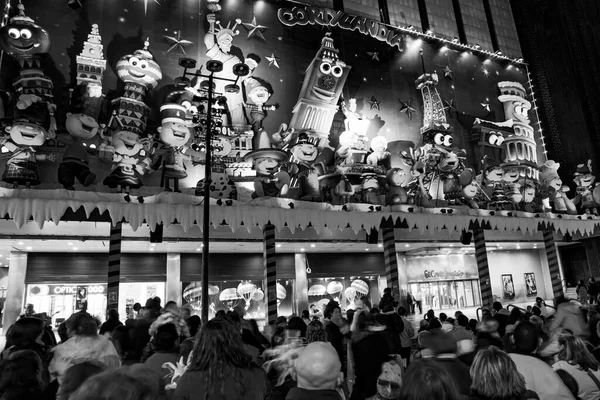 Madrid Spain December 2010 People Have Fun Christmas Time Watching — Stock Photo, Image