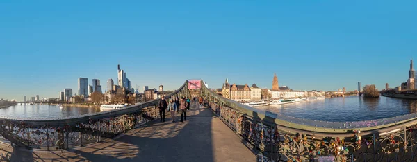 Франкфурт Германия Декабря 2021 Эйзернер Штег Знаменитый Железный Пешеходный Мост — стоковое фото