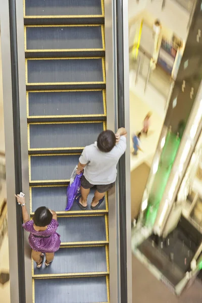 Bangkok Thailand December 2009 Women Using Moving Staircase Shopping Center — Stock Photo, Image