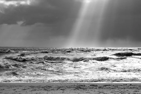 Mořská Krajina Obrovskými Vlnami Slunečním Paprskem Ostrově Sylt Německo — Stock fotografie