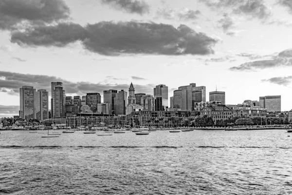 Skyline Von Boston Usa Sonnenuntergang Mit Hafen Und Wolkenkratzer — Stockfoto