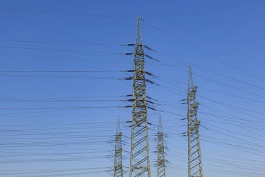 güzel manzara ile gök elektrik Kulesi