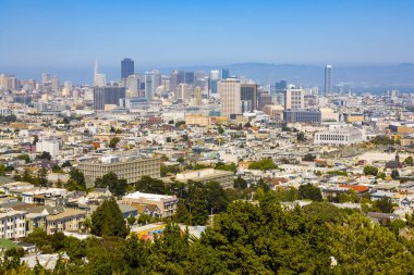 San Francisco, ABD - 23 Temmuz 2008 San Francisco, ABD 'de öğleden sonra ufuk çizgisi. = = Coğrafi konumu = = Kaliforniya 'nın en büyük dördüncü şehridir.).