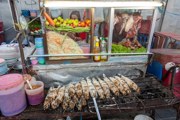 Bangkok Tailandia Diciembre 2009 Calle Hawker Ofrece Carne Fresca Parrilla — Foto de Stock