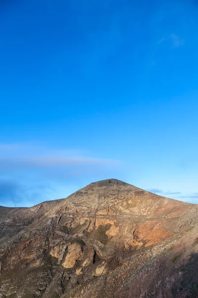 Köy Femes Lanzarote Içinde Mavi Gökyüzü Ile Sabah Siste — Stok fotoğraf