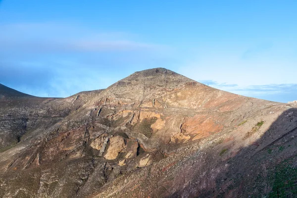 Köy Femes Lanzarote Içinde Mavi Gökyüzü Ile Sabah Siste — Stok fotoğraf