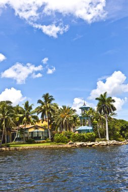 Fort Lauderdale, ABD - 1 Ağustos 2010: Fort Lauderdale 'deki güzel evlerin manzarası.