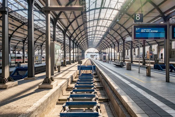 Wiesbaden Alemanha Fevereiro 2018 Trilhos Vazios Histórica Estação Ferroviária Central — Fotografia de Stock