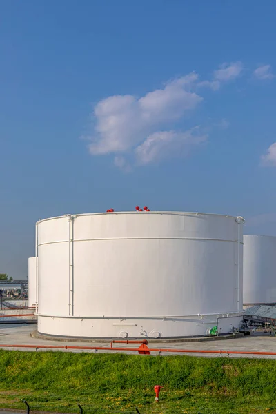 White Oil Tanks Blue Sky — Stock Photo, Image