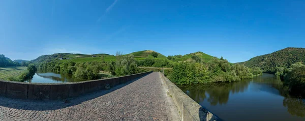 Słynny Most Luitpold Nad Rzeką Nahe Oberhausen Winnicami Błękitnym Niebem — Zdjęcie stockowe