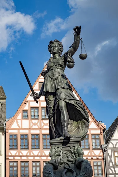 Escultura Señora Justicia Roemer Frankfurt — Foto de Stock