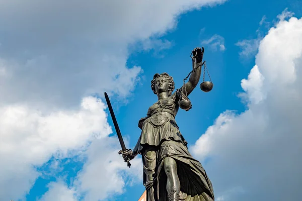 Socha Lady Justice Roemera Frankfurtu Symbol Práva Spravedlnosti — Stock fotografie