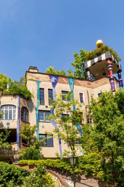 Bad Soden, Almanya - 21 Mayıs 2018: Bad Soden, Almanya 'daki Hundertwasser evi manzarası.