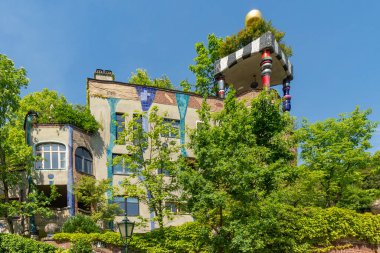 Bad Soden, Almanya - 21 Mayıs 2018: Bad Soden, Almanya 'daki Hundertwasser evi manzarası.