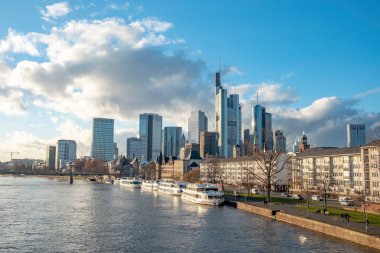 Frankfurt, Almanya - 14 Ocak 2019: Frankfurt am Main 'in ufuk çizgisi..