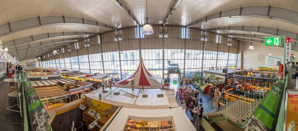 Frankfurt Germany July 2018 People Enjoy Shopping Kleinmarkthalle Frankfurt Germany — Stock Photo, Image