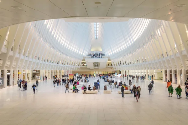 Nova York Eua Novembro 2018 Pessoas Procuram Próximo Metrô Estação — Fotografia de Stock