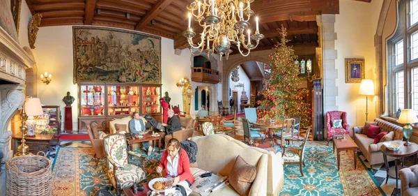 Kronberg Germany December 2018 People Enjoy Eating Historic Castle Hotel — ストック写真