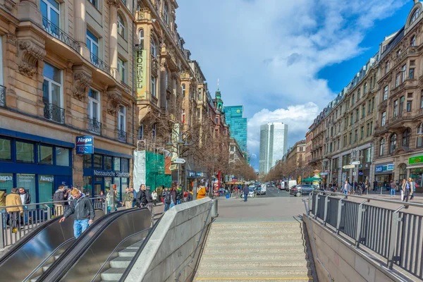 Frankfurt Alemanha Abril 2013 Vista Para Coração Frankfurt Kaiserstrasse Frankfurt — Fotografia de Stock