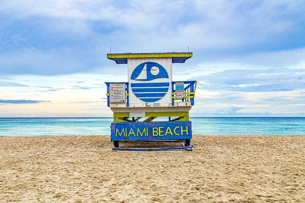 Mimi Beach Usa August 2013 Wooden Beach Hut Miami Sign — 图库照片