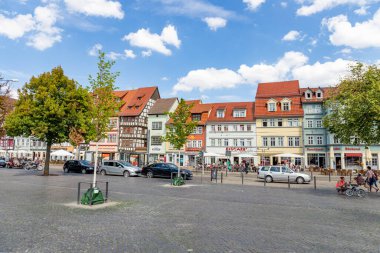 Erfurt, Almanya - 29 Temmuz 2018: Kubbe meydanında Auf Wiedersehen bei den Domstufen Festspielen - sonraki katedral festivalinde görüşmek üzere.