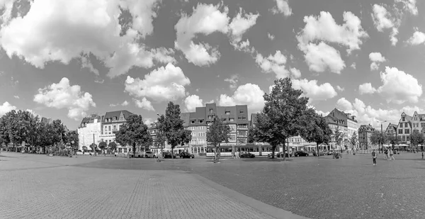 Erfurt Duitsland Juli 2018 Mensen Het Centrale Plein Voor Kathedraal — Stockfoto