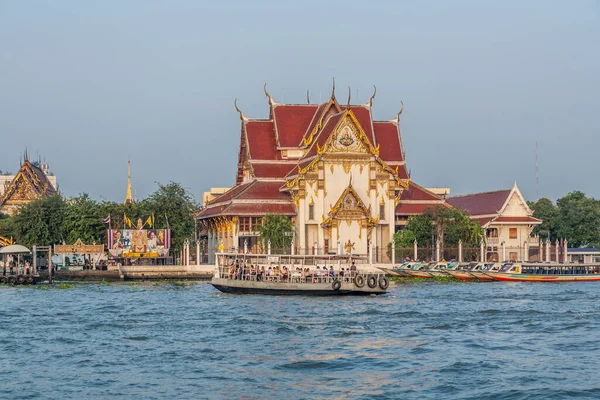 Bangkok Thailand Januari 2010 Människor Reser Morgonen Med Långbåtar Vid — Stockfoto