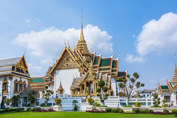 Bangkok, Tayland - 4 Ocak 2010: Phra Tinang Aporn Phimok Prasat Pavillion Bangkok Büyük Sarayı.