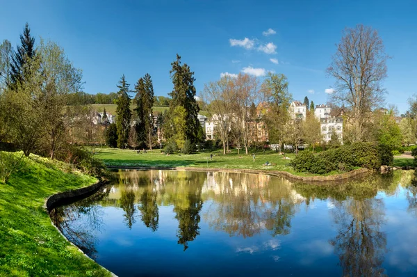 Panoramiczny Widok Wiosnę Nero Park Wzgórza Nero Zabytkowymi Willami Wiesbaden — Zdjęcie stockowe