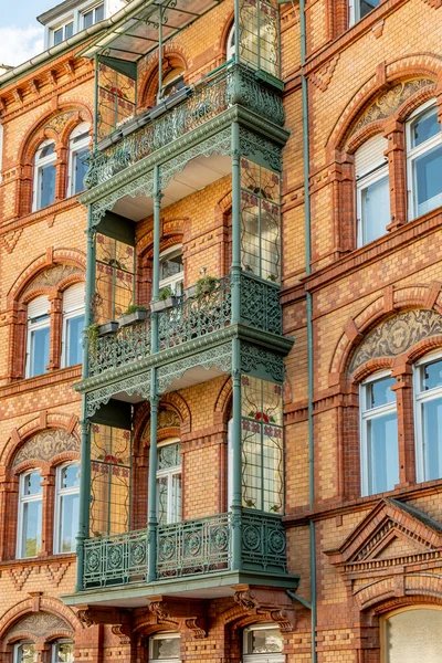 Luonnonkaunis Historiallinen Taloa Rauta Parveke Wilhelminenstrasse Wiesbaden Saksa — kuvapankkivalokuva