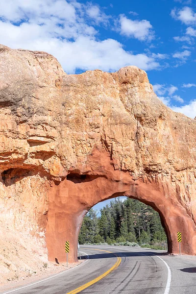 Red Rock Tunnel Arch Way Bryce Canyon Usa — Stock Photo, Image