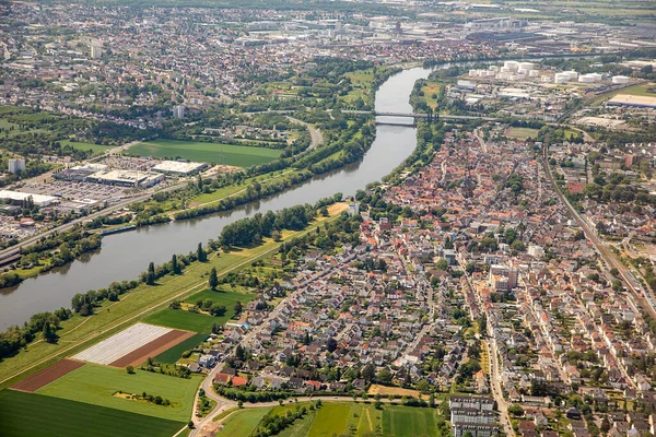 德国黑森市Kelsterbach和Raunheim与河主航道起飞后的风景航空 — 图库照片