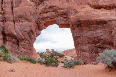 Akşamları Arches Milli Parkı 'nda kemer.