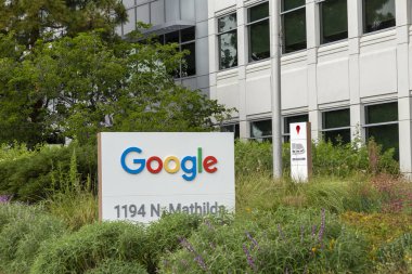 Sunnyvale, Kaliforniya, ABD - 5 Haziran 2022: Google Bulut işareti Silikon Vadisi 'ndeki Google kampüsünde gösterildi.