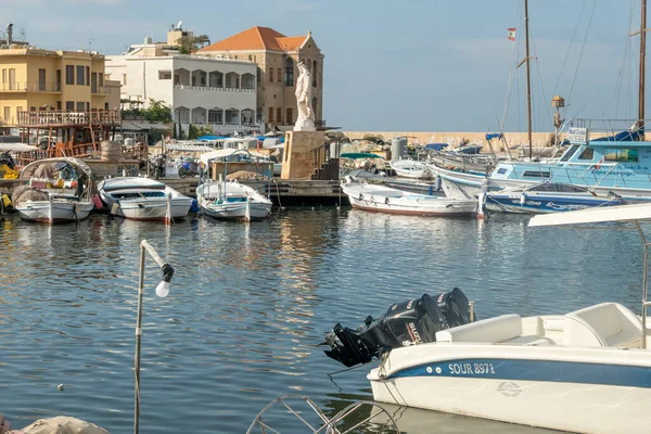Anvelope Liban Octombrie 2019 Statuia Doamnei Noastre Mărilor Portul Pescarilor — Fotografie, imagine de stoc