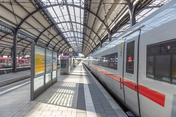 Wiesbaden Almanya Mayıs 2022 Wiesbaden Almanya Daki Tarihi Manzaralı Tren — Stok fotoğraf