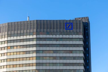 Eschborn, Almanya - 28 Ocak 2022: Eschborn, Almanya 'daki Deutsche Bank ofisi.