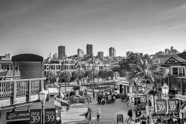 San Francisco Usa May 2022 Tourists Locals Enjoy Riverfront Pier — 스톡 사진