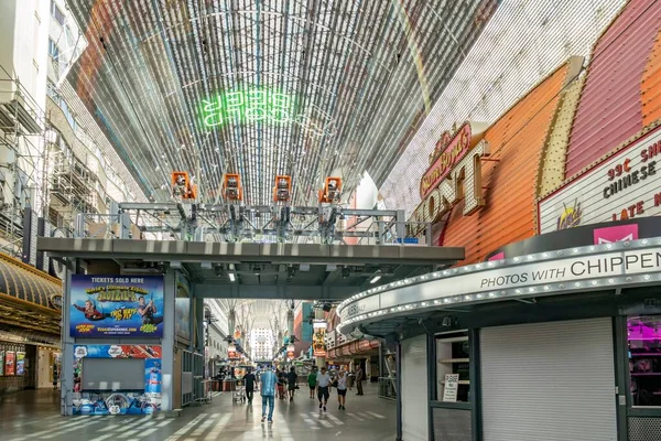 Las Vegas Usa Május 2022 Emberek Élvezik Látogató Fremont Street — Stock Fotó