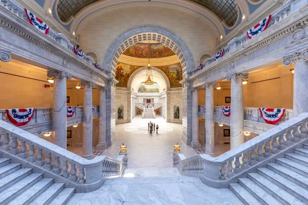 Salt Lake City Utah Mayo 2022 Grand Marble Staircase Leading —  Fotos de Stock