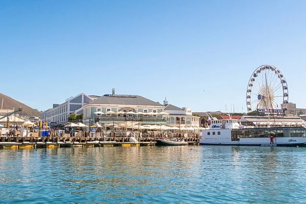 南非开普敦 2018年4月16日 大轮在南非开普敦港口吸引游客 — 图库照片