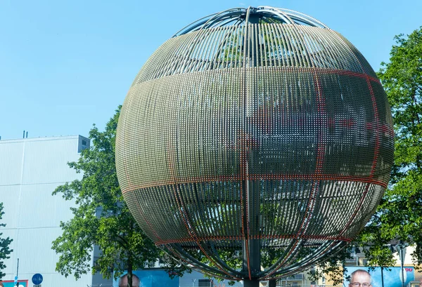 Leverkusen Німеччина Квітня 2022 Глобус Ludwig Erhard Square Леверкусені Земній — стокове фото