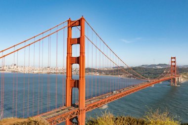 Şafak vakti San Francisco 'da altın kapı köprüsü