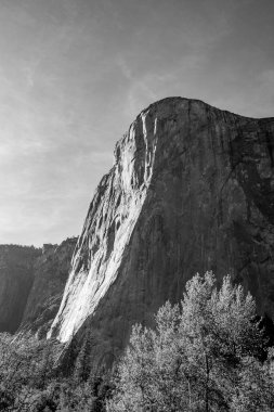scenic view to el Capita in Yosemite in sunset