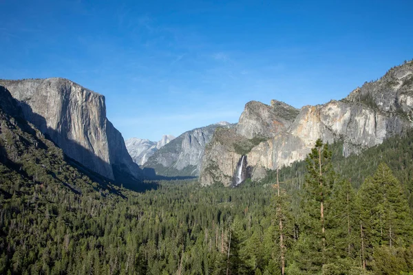 View Yosemite Valley Rock Capitan Bridal Veil Waterfall Usa — стоковое фото