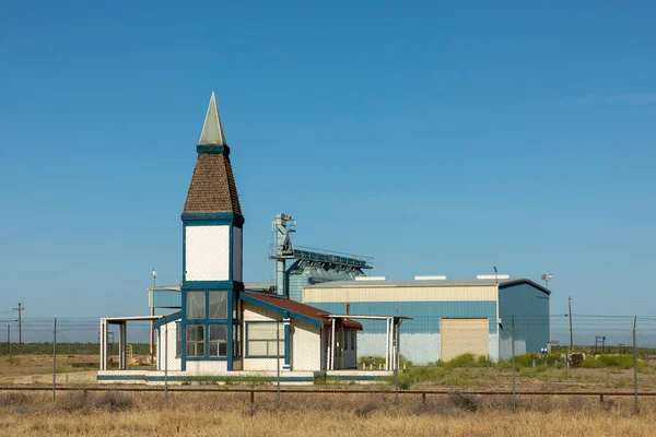 Scenic Landscape Bakersfield Fields Industry Little Church Middle Nowhere Usa — Foto Stock