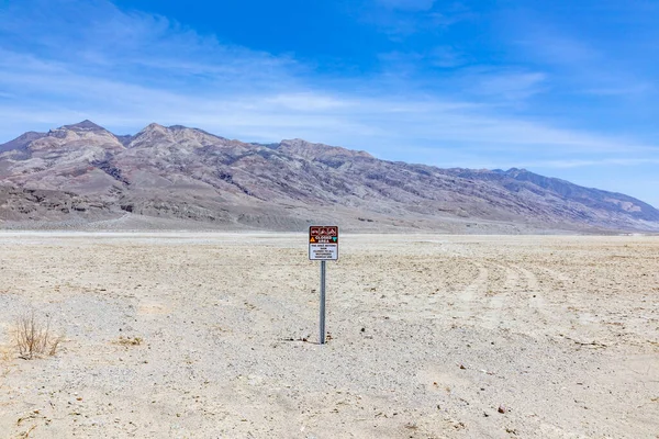 Signage Closed Area T6He Salt Sea Panamint Mountains Usa — Stock Photo, Image