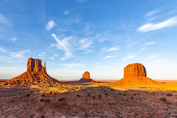 Sunrise West Mitten Butte Monument Valley Utah Usa — Stockfoto